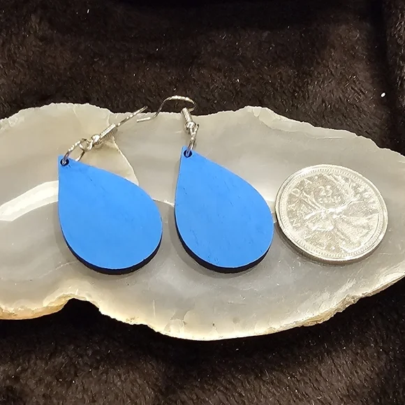 💥4 for $25💥 Laser-cut Tear Drop Shape Wood Earrings - Picture 2 of 7